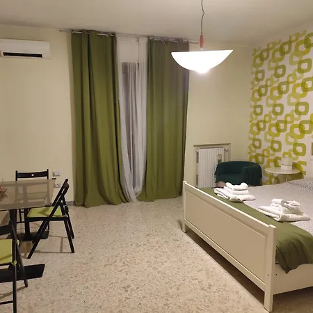 לינה וארוחת בוקר Dietro L'angolo בנוונטו