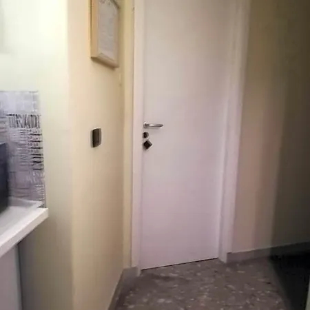 Dietro L'angolo
