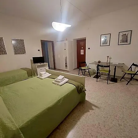 Dietro L'angolo