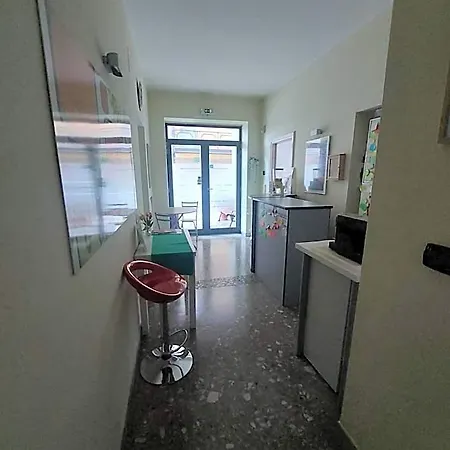 Dietro L'angolo